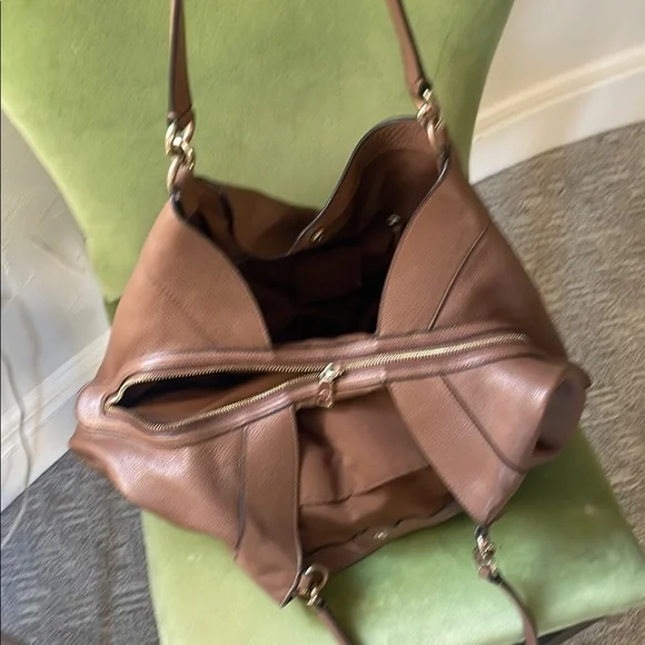 Coach Brown Leather Shoulder Bag with Gold Hardware.  Extremely clean. - Picture 3 of 10